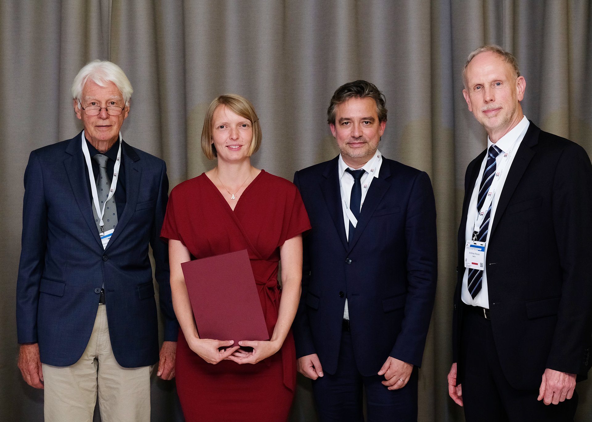 Verleihung des Hans Hench-Preises 2022: Hans-Hartmut Peter, Nancy Garbe, Dirk Meyer-Olson, Andreas Krause